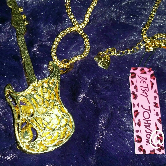 Betsey Johnson necklace - Picture 2 of 2